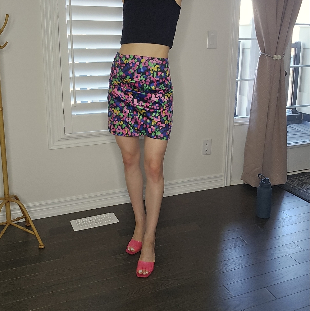 Foral mini skirt